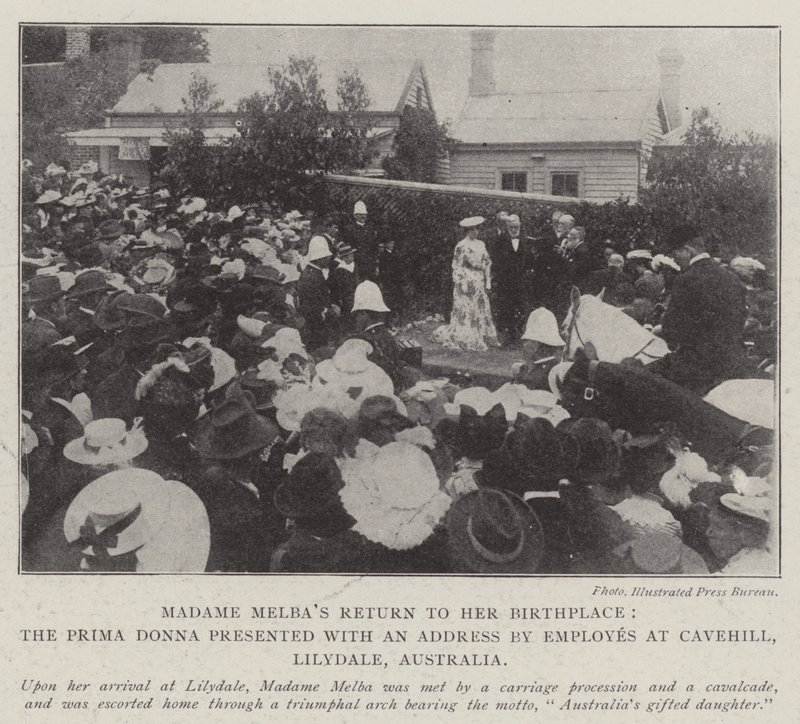 Il ritorno di Madame Melba al suo luogo di nascita, la prima donna presentata con un indirizzo dagli impiegati a Cavehill, Lilydale, Australia da English Photographer