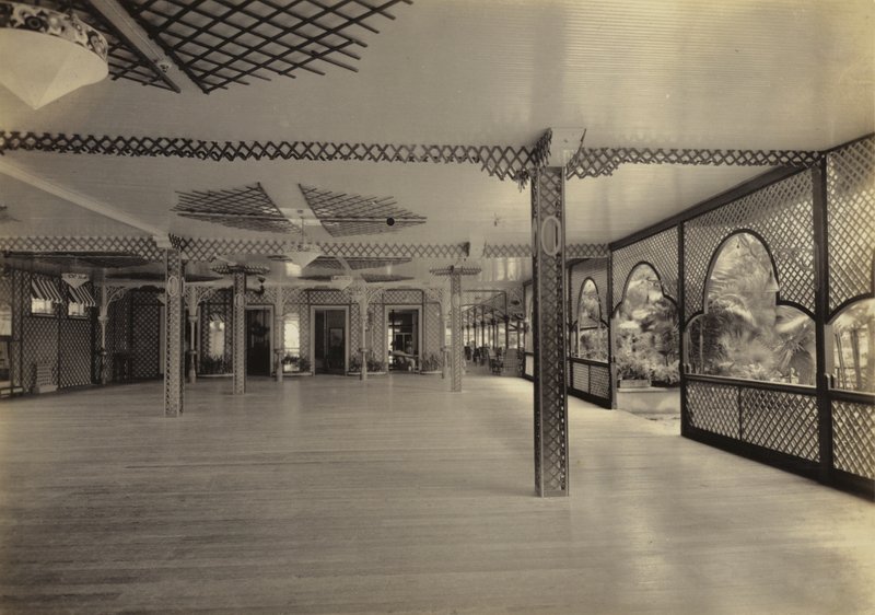 Hotel Marine, Sala da Ballo, 1920 da English Photographer