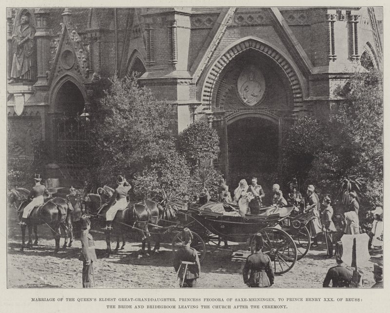 Matrimonio della pronipote maggiore della regina, la principessa Feodora di Sassonia-Meiningen, con il principe Henry XXX di Reuss, la sposa e lo sposo che lasciano la chiesa dopo la cerimonia da English Photographer
