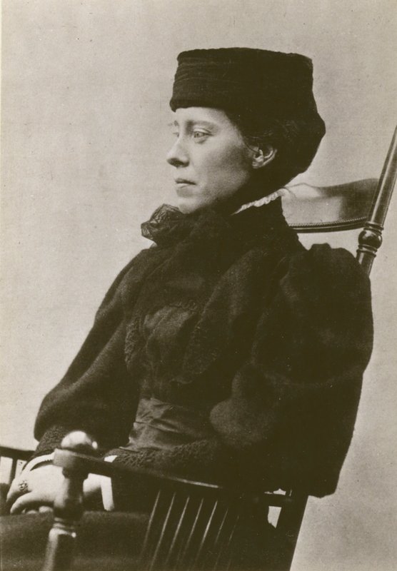 Mary Kingsley, ritratto, seduta, con cappello da English Photographer