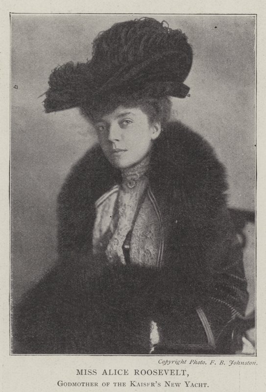 Miss Alice Roosevelt, madrina del nuovo yacht del Kaiser da English Photographer