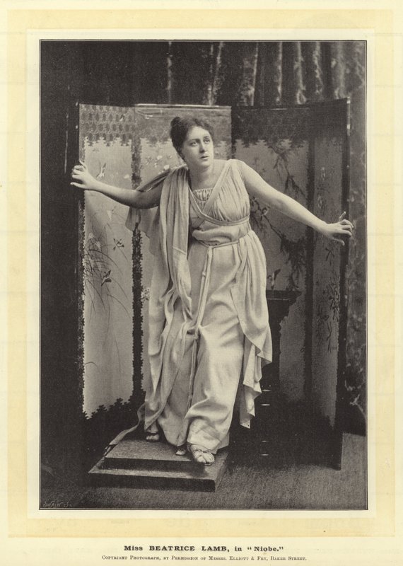 Miss Beatrice Lamb, in Niobe da English Photographer