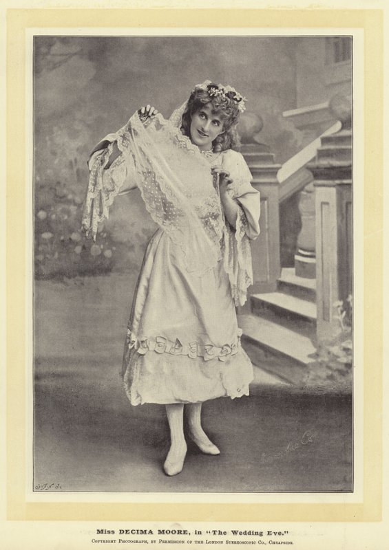 Miss Decima Moore, in La Vigilia del Matrimonio da English Photographer