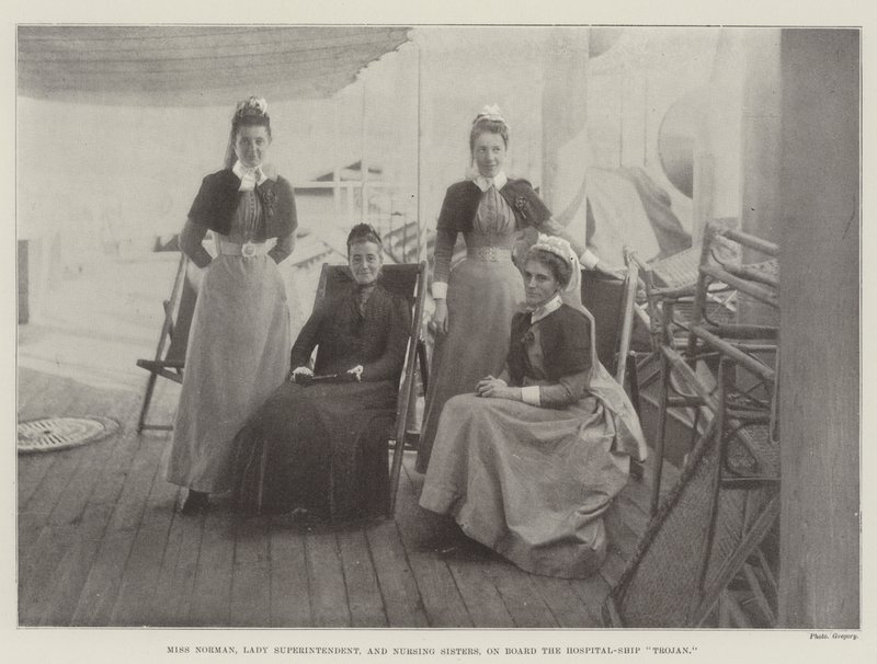 Miss Norman, Lady Sovrintendente, e Sorelle Infermiere, a Bordo della Nave Ospedale Trojan da English Photographer