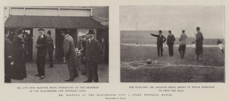 Il signor Balfour alla partita di calcio Manchester City contro Stoke da English Photographer