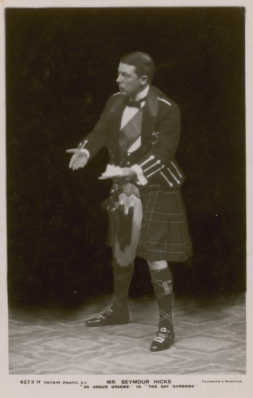 Mr Seymour Hicks, come Angus Graeme in The Gay Gordons da English Photographer