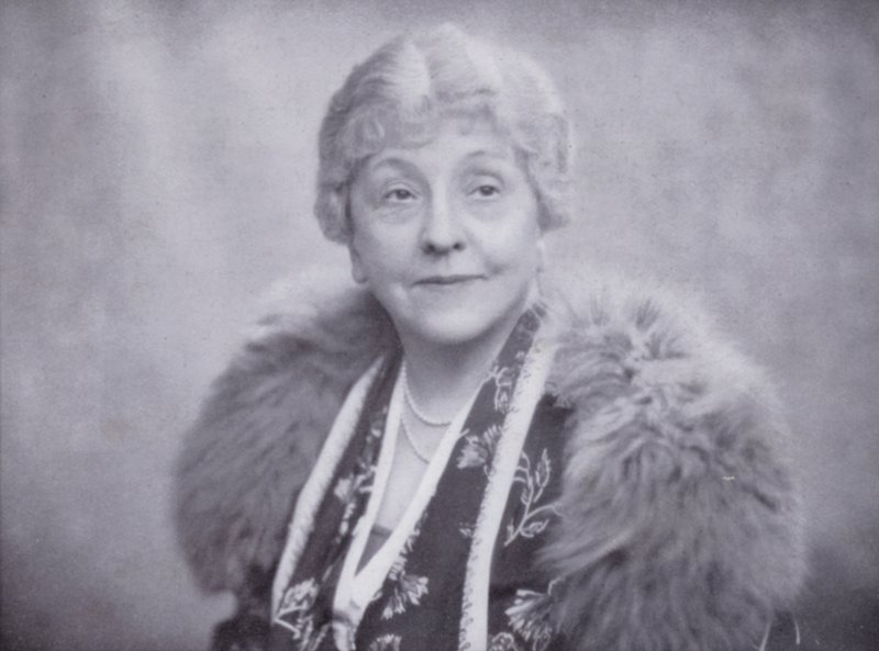 Mrs Laura Henderson, proprietaria del Windmill Theatre, Piccadilly, Londra da English Photographer