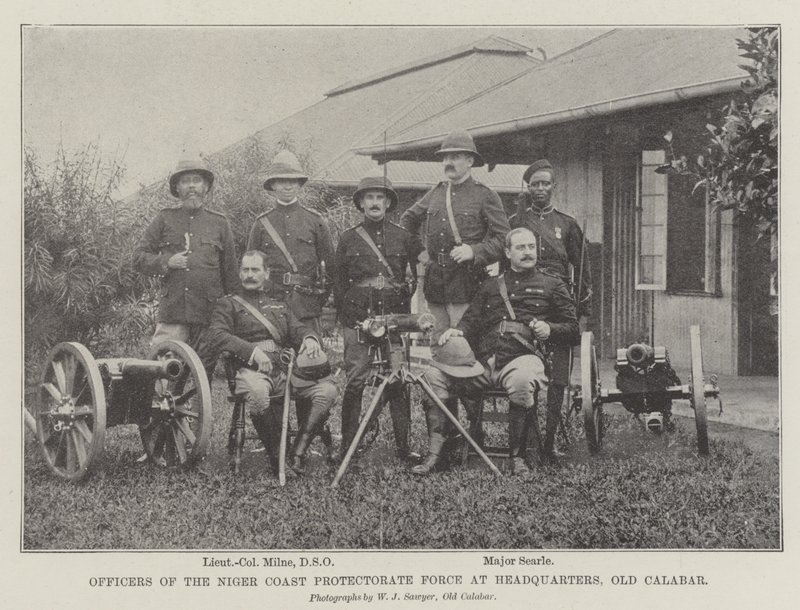 Ufficiali della forza di protezione della costa del Niger al quartier generale, Old Calabar da English Photographer