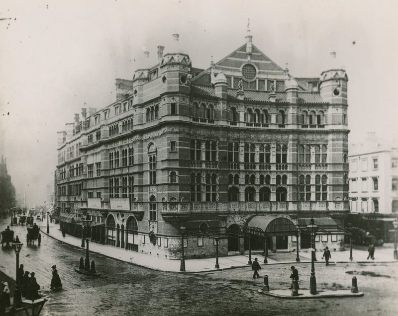 Palace Theatre, Cambridge Circus, Londra da English Photographer