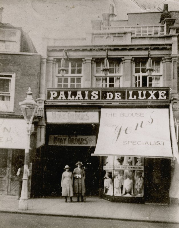 Palais de Luxe, High Street, Bromley da English Photographer