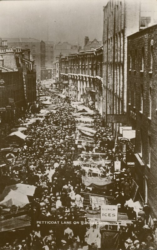 Petticoat Lane la domenica mattina da English Photographer