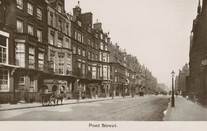 Pont Street, Londra da English Photographer