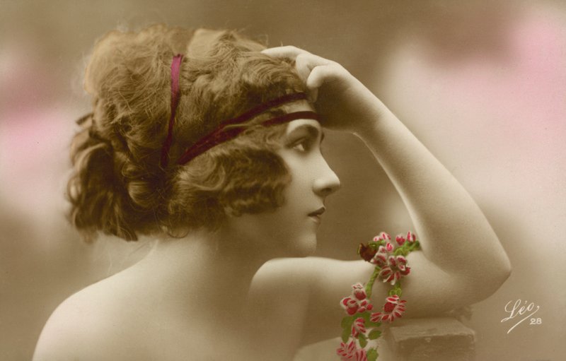 Ritratto di una giovane donna da English Photographer