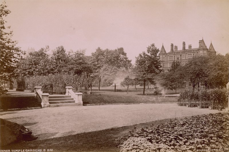 Cartolina con i giardini della Inner Temple da English Photographer