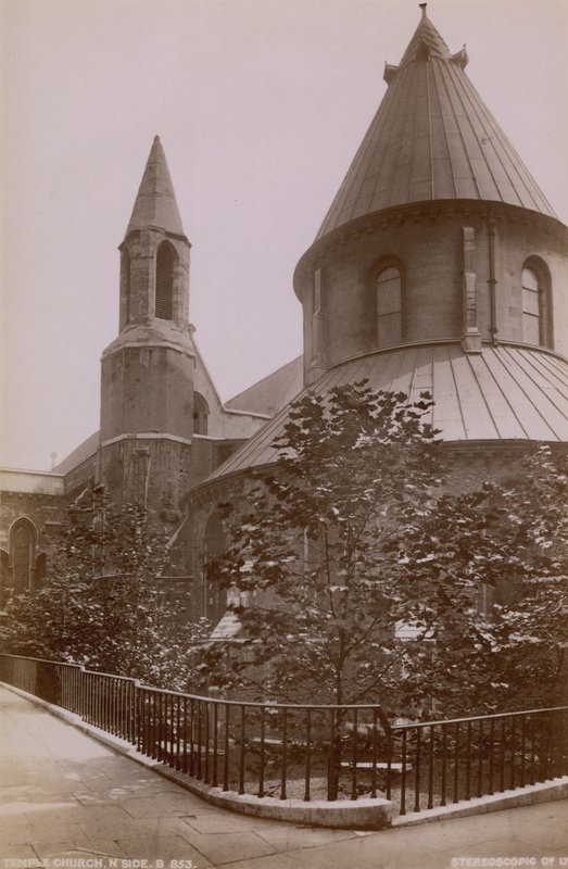 Cartolina con il lato nord della Temple Church da English Photographer
