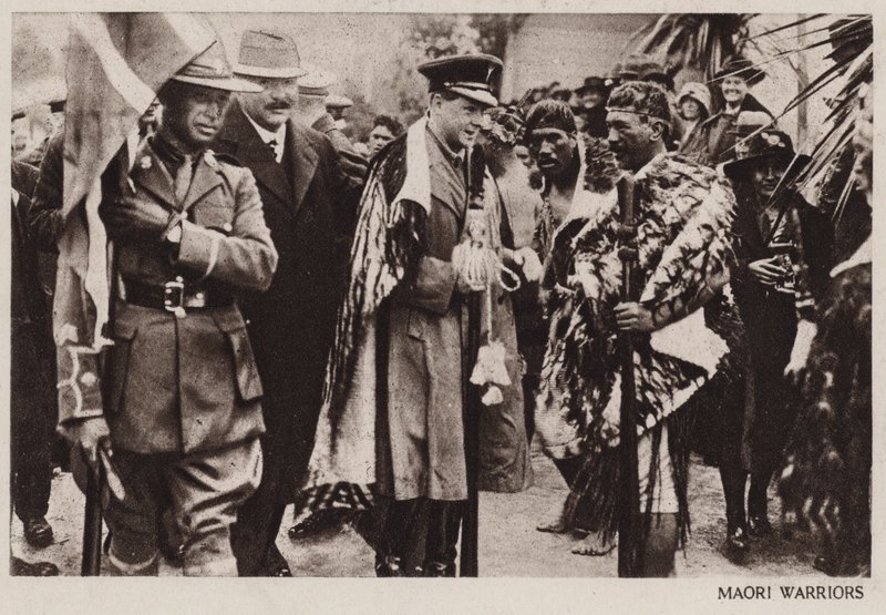 Principe di Galles con guerrieri Maori, Nuova Zelanda da English Photographer