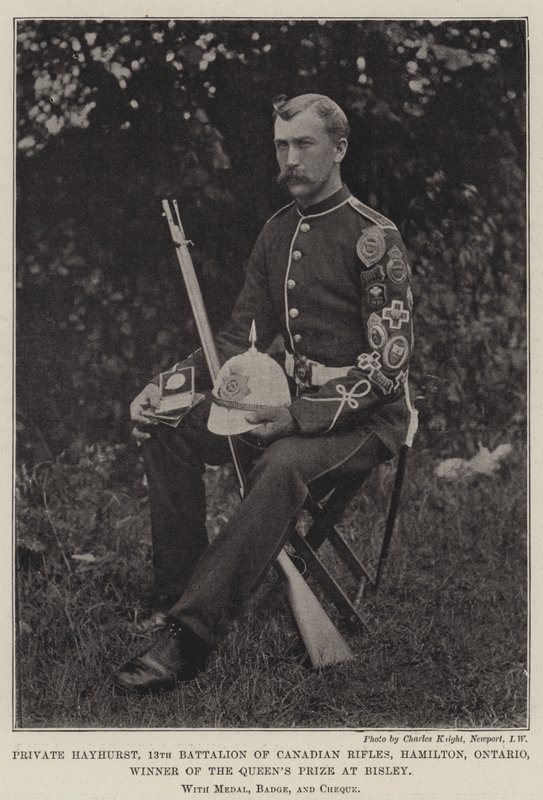 Privato Hayhurst, 13º Battaglione dei Fucilieri Canadesi, Hamilton, Ontario, Vincitore del Premio della Regina a Bisley, con Medaglia, Distintivo e Assegno da English Photographer