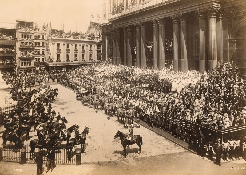 Regina Vittoria, processione del Giubileo di Diamante raggiunge St Pauls, 1897 da English Photographer