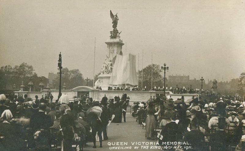 Queen Victoria Memorial, inaugurazione da parte del Re, 16 maggio 1911 da English Photographer
