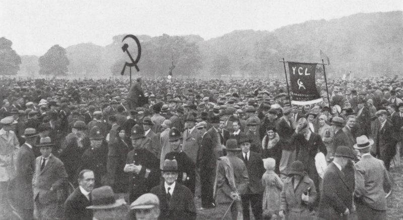 Raduno di lavoratori disoccupati a Hyde Park, Londra da English Photographer