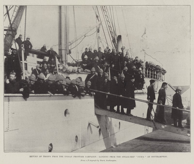 Ritorno delle truppe dalla campagna di frontiera indiana, sbarco dalla nave a vapore Nubia a Southampton da English Photographer