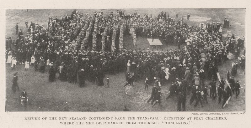 Ritorno del contingente neozelandese dal Transvaal, accoglienza a Port Chalmers, dove gli uomini sbarcarono dalla RMS Tongariro da English Photographer