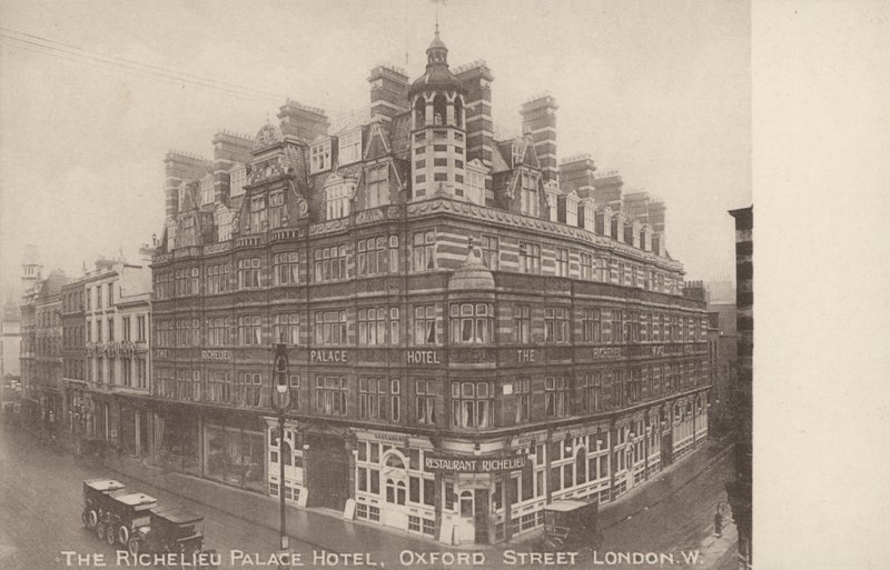 Richelieu Palace Hotel, Oxford Street, Londra W (foto b/n) da English Photographer