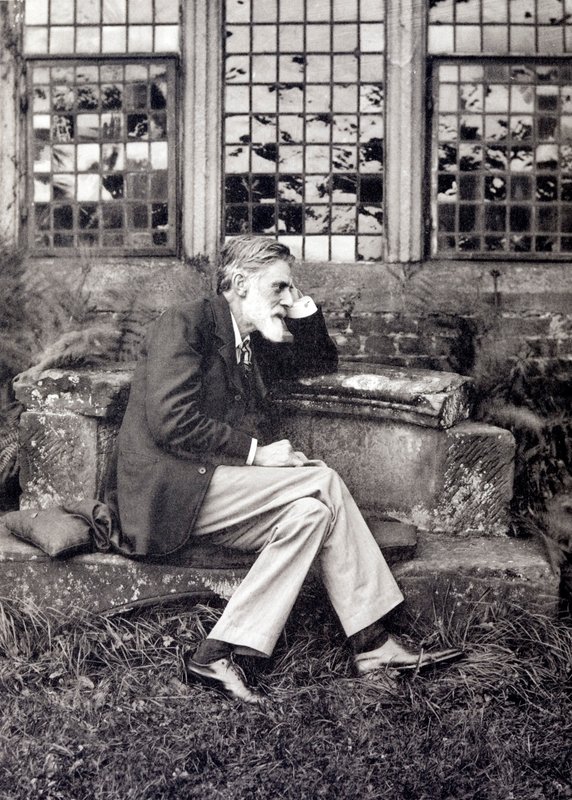 Robert Bridges, poeta inglese da English Photographer
