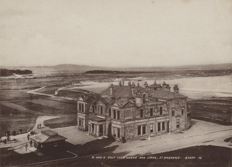 Royal and Ancient Golf Club House e Links, St Andrews da English Photographer