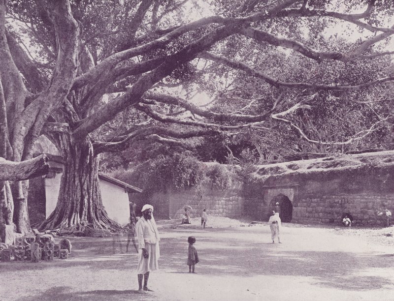 Porta di Sally, dove fu ucciso Tippoo Sultan, Seringapatam da English Photographer