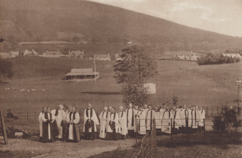Sedbergh: Processione di Vescovi e Clero da English Photographer