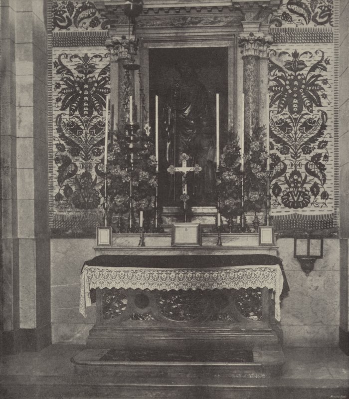 Altare laterale, Chiesa Latina, Nazareth, supposto di trovarsi sopra il sito della casa di Giuseppe, dove Gesù crebbe da English Photographer