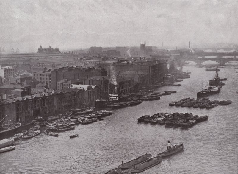 Riva Sud del Tamigi, dal Tower Bridge da English Photographer