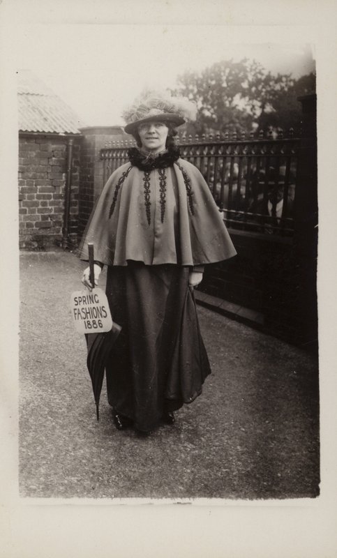 Mode primaverili, 1886 da English Photographer