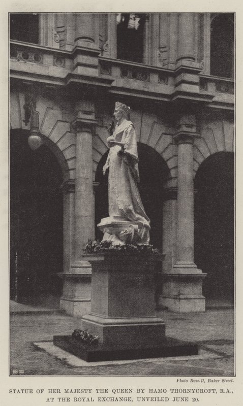 Statua di Sua Maestà la Regina di Hamo Thornycroft, RA, alla Royal Exchange, svelata il 20 giugno da English Photographer
