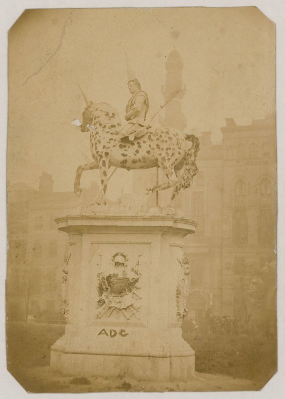 Statua di Re Giorgio I, Leicester Square, Londra da English Photographer