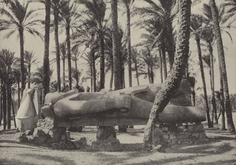 Statua di Ramesse II, giacente nella città che Geremia disse sarebbe stata senza abitanti da English Photographer
