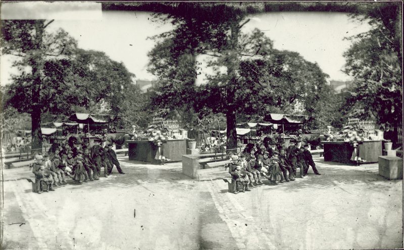 Immagine stereoscopica delle bancarelle di St Jamess Park da English Photographer