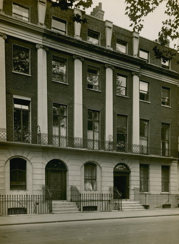 Tavistock Square da English Photographer