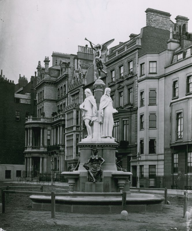 The Brown Fountain, Park Lane, Londra da English Photographer