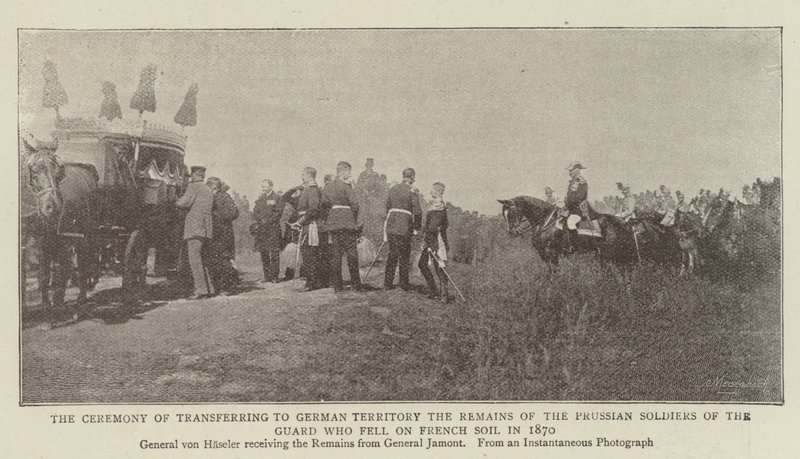 La Cerimonia di Trasferimento al Territorio Tedesco dei Resti dei Soldati Prussiani della Guardia Caduti sul Suolo Francese nel 1870 da English Photographer