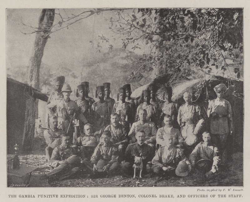 La spedizione punitiva in Gambia, Sir George Denton, colonnello Brake e ufficiali dello staff da English Photographer