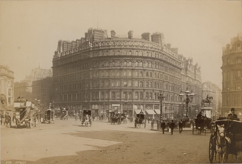 Il Grand Hotel a Trafalgar Square da English Photographer
