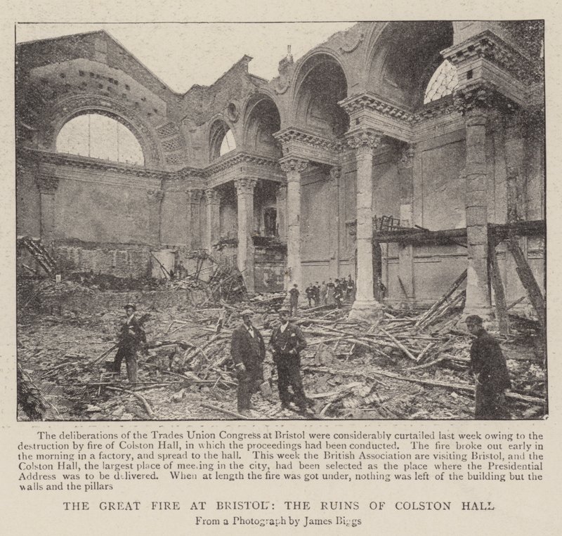 Il grande incendio a Bristol, le rovine della Colston Hall da English Photographer