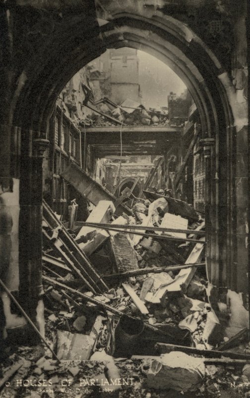 Le Case del Parlamento, Londra, che mostrano i danni delle bombe durante la Seconda Guerra Mondiale da English Photographer