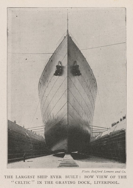 La nave più grande mai costruita, vista di prua del Celtic nel bacino di carenaggio, Liverpool da English Photographer