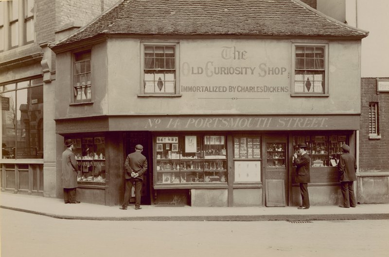 La Vecchia Bottega delle Curiosità, 14 Portsmouth Street, Lincolns Inn Fields, Londra da English Photographer
