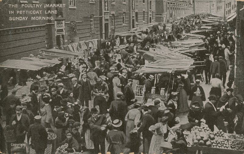 Il Mercato del Pollame, Petticoat Lane, domenica mattina da English Photographer