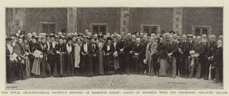 Riunione della Società Archeologica Reale a Hampton Court, Gruppo di Membri con il Presidente, Visconte Dillon da English Photographer