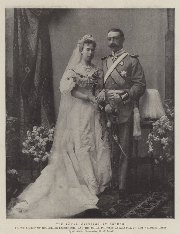 Il Matrimonio Reale a Coburgo, il Principe Ernesto di Hohenlohe-Langenburg e la sua Sposa, la Principessa Alessandra, nel suo Abito da Sposa da English Photographer